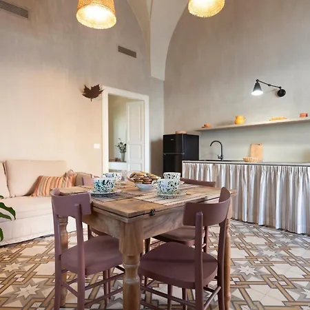 公寓 Dimoreleuka 莱乌卡