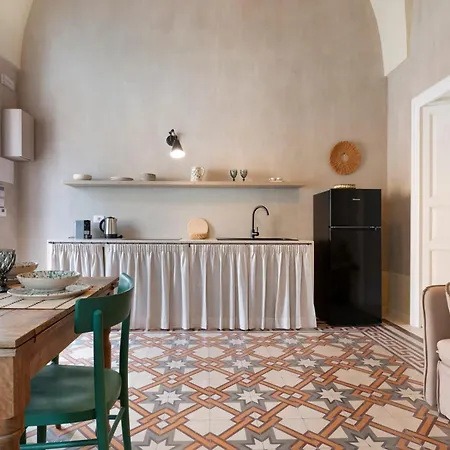 公寓 Dimoreleuka *